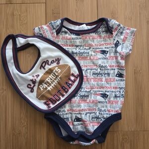 Patriots Onsie And Bib Set 0-3m